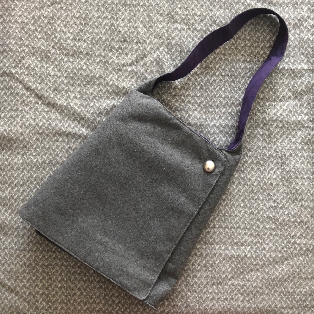 Speck A-line 10.2” Laptop Tote (Grey/Purple)